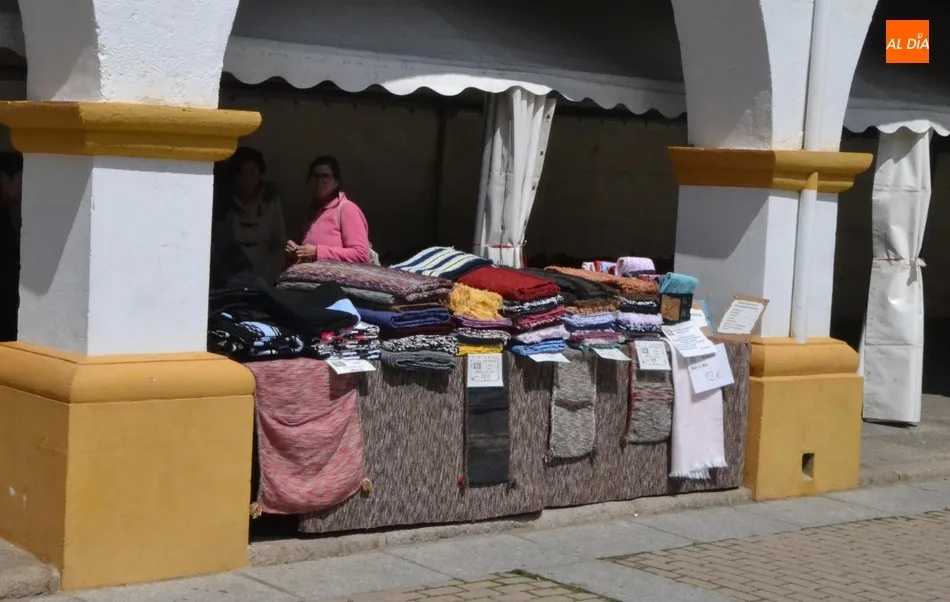 Foto 5 - Edici&oacute;n adelantada del Mercado de los Martes en un Lunes de Pascua de gran ajetreo  