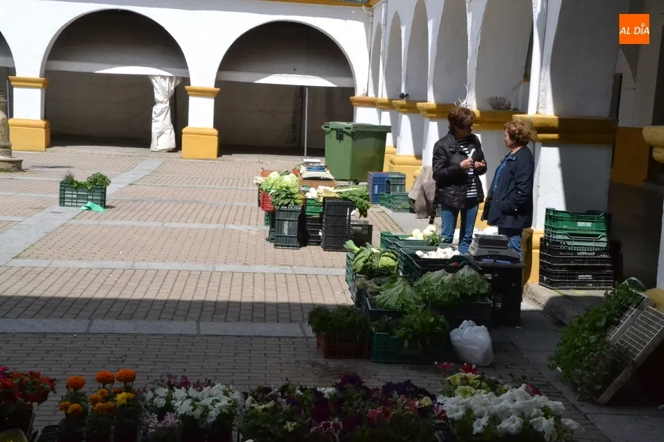 Foto 2 - Edici&oacute;n adelantada del Mercado de los Martes en un Lunes de Pascua de gran ajetreo  