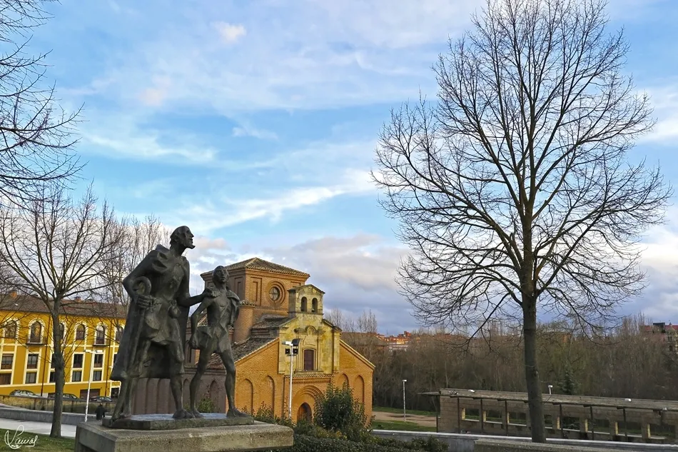 Escultura dedicada al Lazarillo de Tormes, junto al Puente Romano. Foto: Manuel Lamas