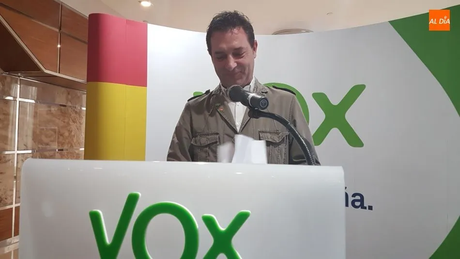 Foto 3 - Eva M&ordf; P&eacute;rez Bartol y Rafael Revert, candidatos de VOX a la Alcald&iacute;a de Salamanca y a las Cortes ...