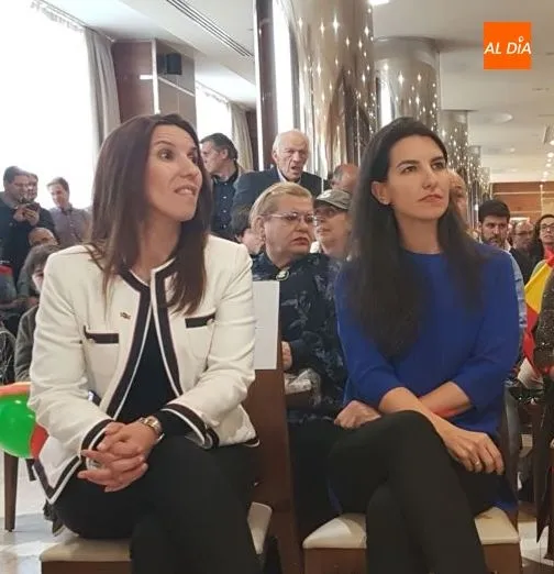 Foto 2 - Eva M&ordf; P&eacute;rez Bartol y Rafael Revert, candidatos de VOX a la Alcald&iacute;a de Salamanca y a las Cortes ...
