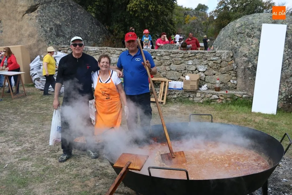 Foto 7 - El Teso de San Crist&oacute;bal congrega a los vecinos de Villarino el Lunes de Pascua  