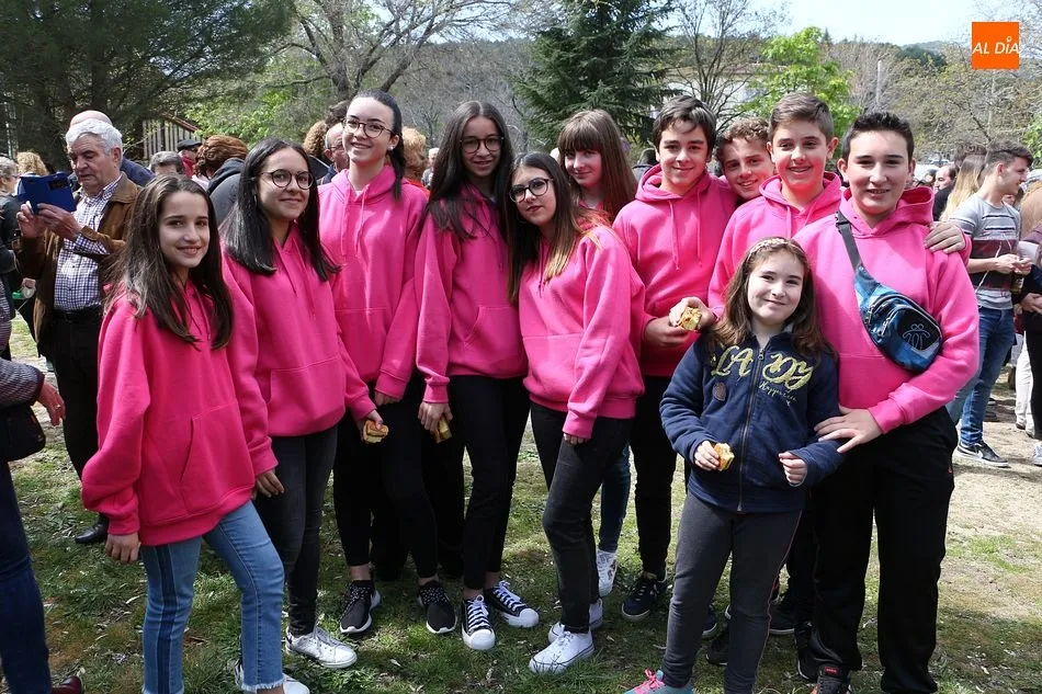 Foto 11 - Numeroso p&uacute;blico presencia el izado del pend&oacute;n de los Quintos
