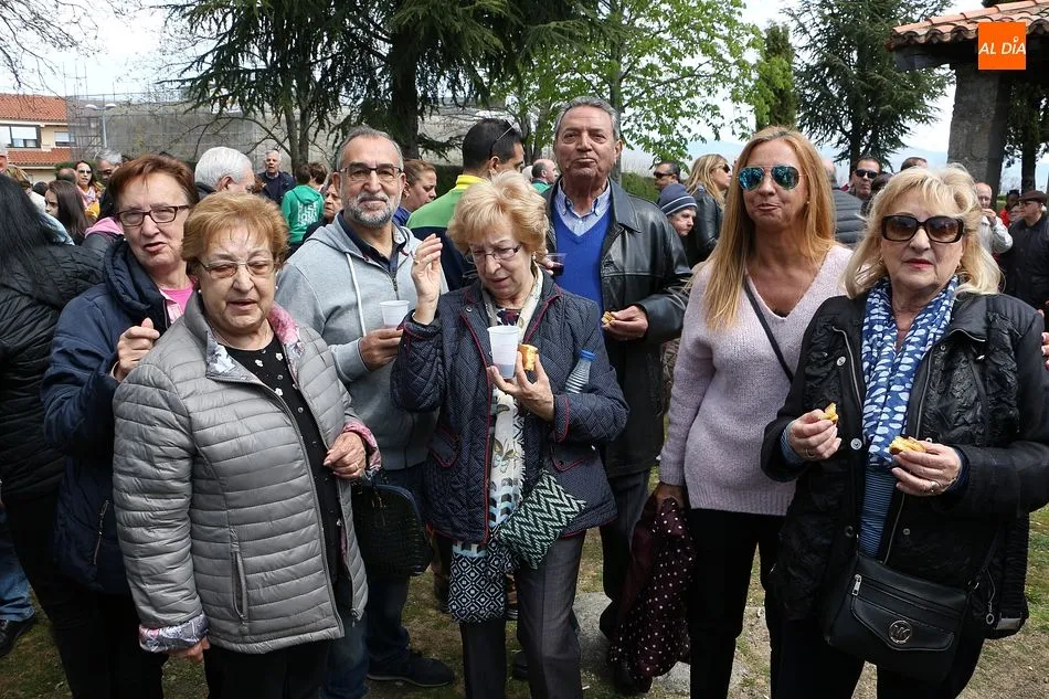 Foto 4 - Numeroso p&uacute;blico presencia el izado del pend&oacute;n de los Quintos