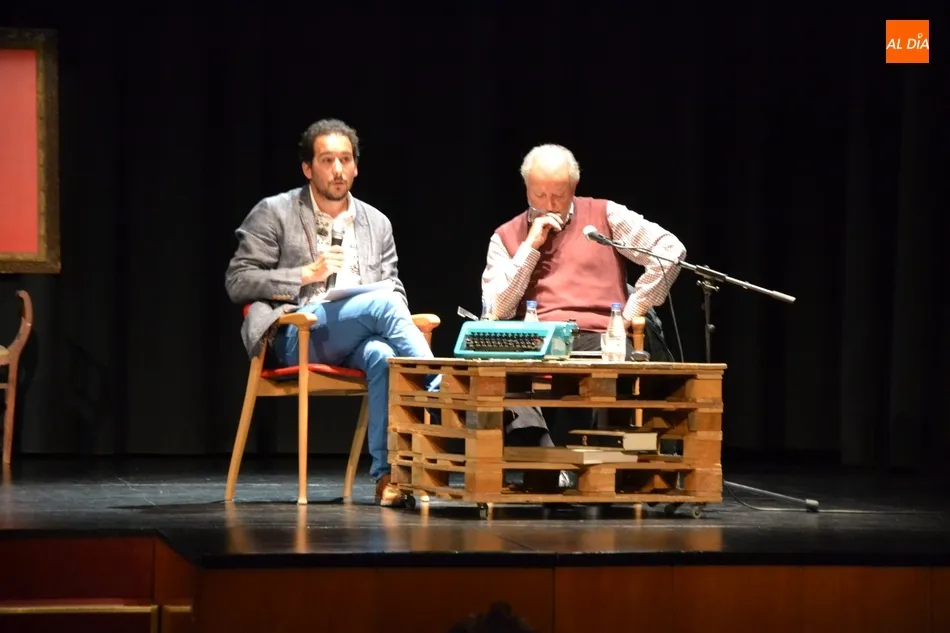 Foto 8 - Julio Anguita critica la &ldquo;frivolidad&rdquo; del momento pol&iacute;tico actual  
