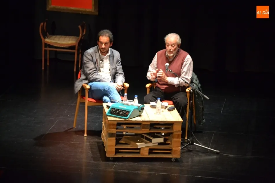 Foto 2 - Julio Anguita critica la &ldquo;frivolidad&rdquo; del momento pol&iacute;tico actual  