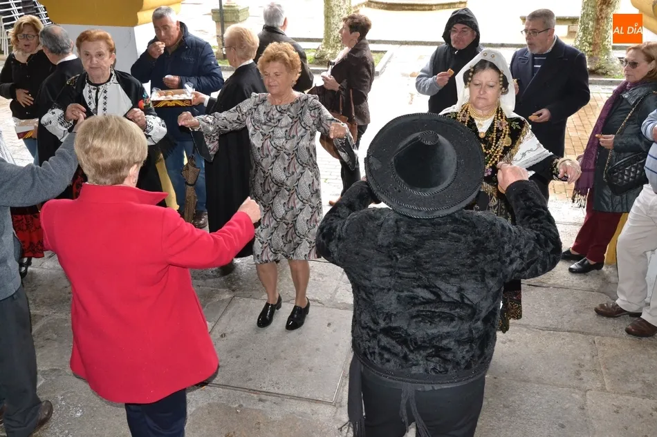 Foto 4 - La lluvia estropea la parte callejera de la fiesta anual del Bot&oacute;n Charro  