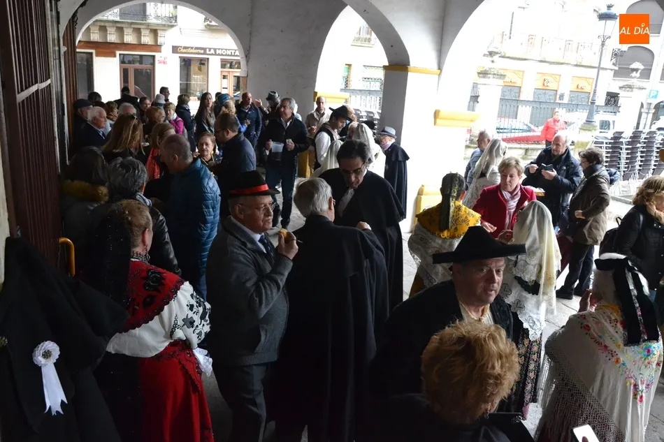Foto 2 - La lluvia estropea la parte callejera de la fiesta anual del Bot&oacute;n Charro  