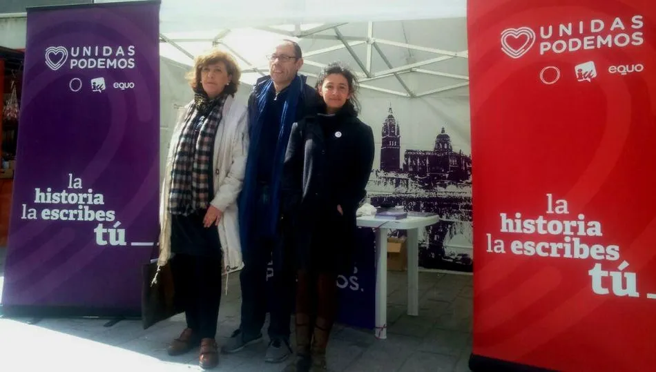 Mesa informativa de Unidas Podemos en Béjar