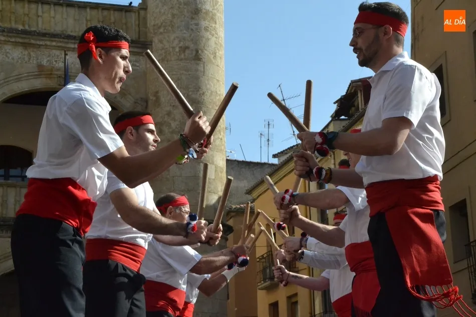 1Vídeo: Las danzas de palos de Cantalapiedra, en acción  