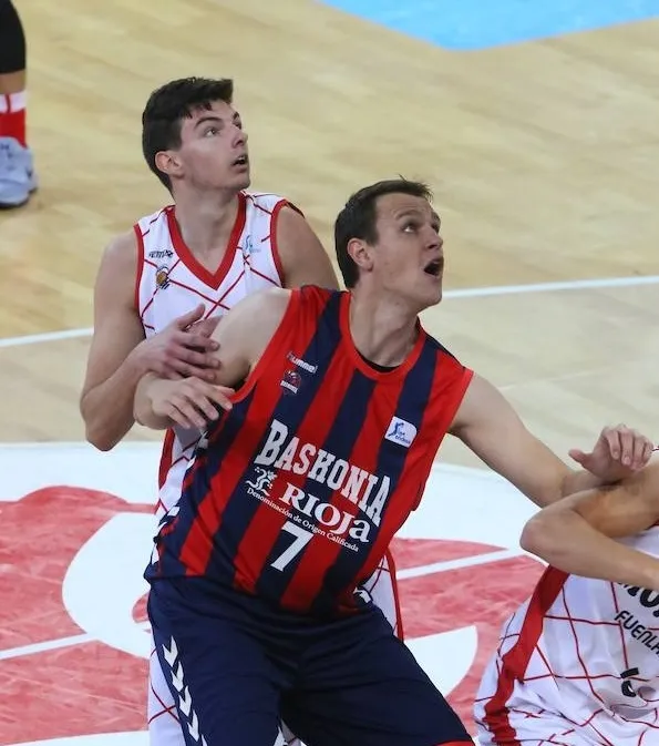 Foto 2 - Osas Ehigiator y Njegos Sikiras y el sue&ntilde;o &lsquo;salmantino&rsquo; de la NBA