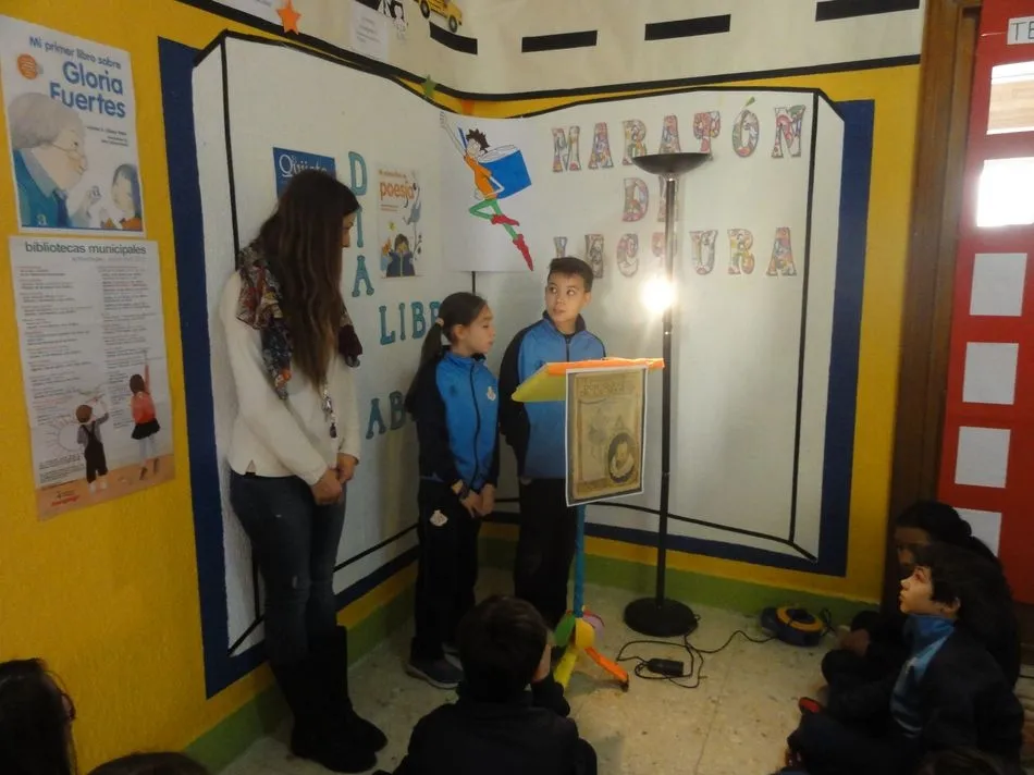 Foto 5 - Los alumnos de Primaria del Colegio San Juan Bosco participan en un mar&aacute;t&oacute;n del lectura