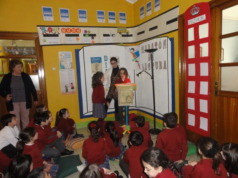 Foto 4 - Los alumnos de Primaria del Colegio San Juan Bosco participan en un mar&aacute;t&oacute;n del lectura