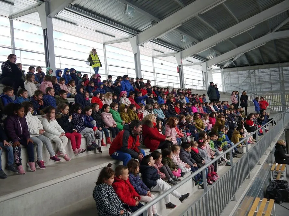 Foto 9 - Carbajosa celebra el D&iacute;a del Libro con teatro para escolares y microteatro en familia