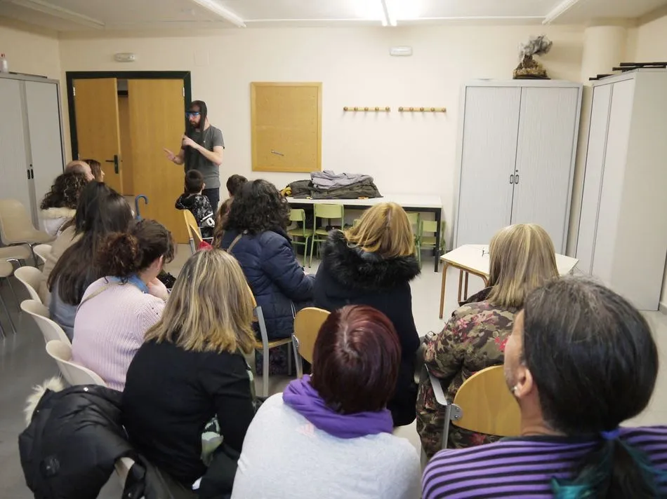 Foto 6 - Carbajosa celebra el D&iacute;a del Libro con teatro para escolares y microteatro en familia