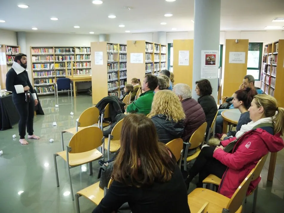 Foto 5 - Carbajosa celebra el D&iacute;a del Libro con teatro para escolares y microteatro en familia