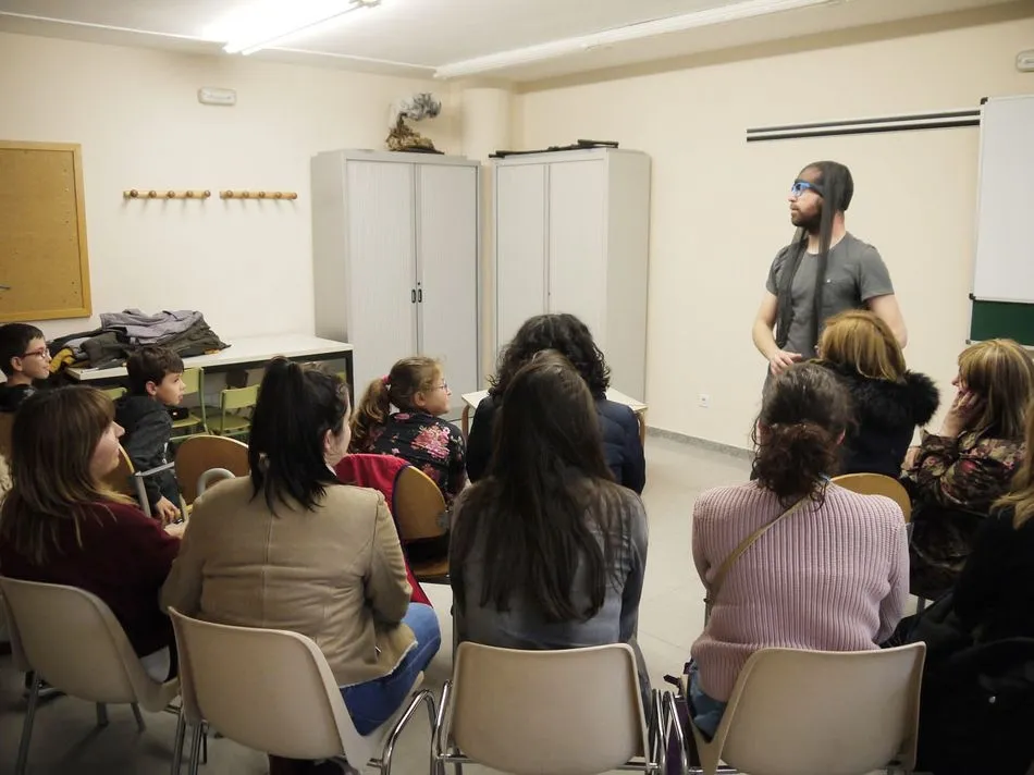 Foto 4 - Carbajosa celebra el D&iacute;a del Libro con teatro para escolares y microteatro en familia