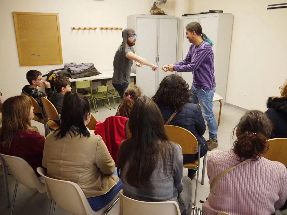 Foto 2 - Carbajosa celebra el D&iacute;a del Libro con teatro para escolares y microteatro en familia