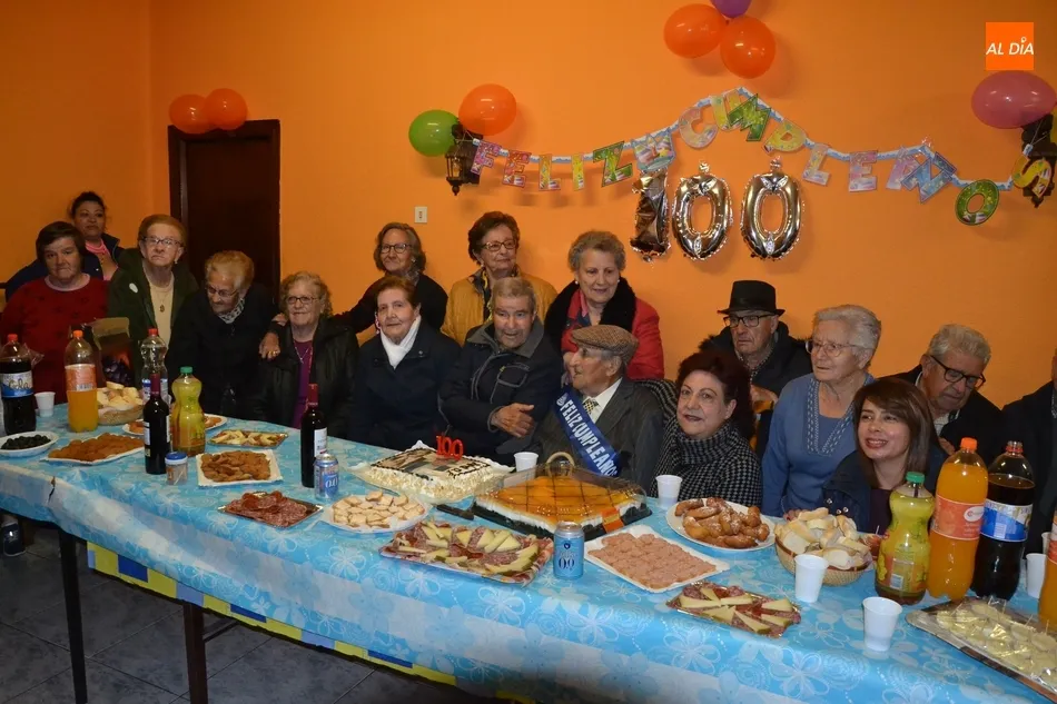 Foto 2 - Juan Gal&aacute;n Gal&aacute;n festeja su 100 cumplea&ntilde;os  