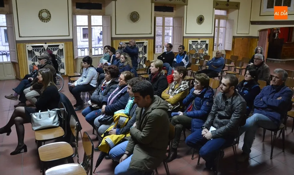 Foto 5 - V&iacute;ctor Esteban presenta su nuevo libro con la compa&ntilde;&iacute;a musical de En3Jazz  