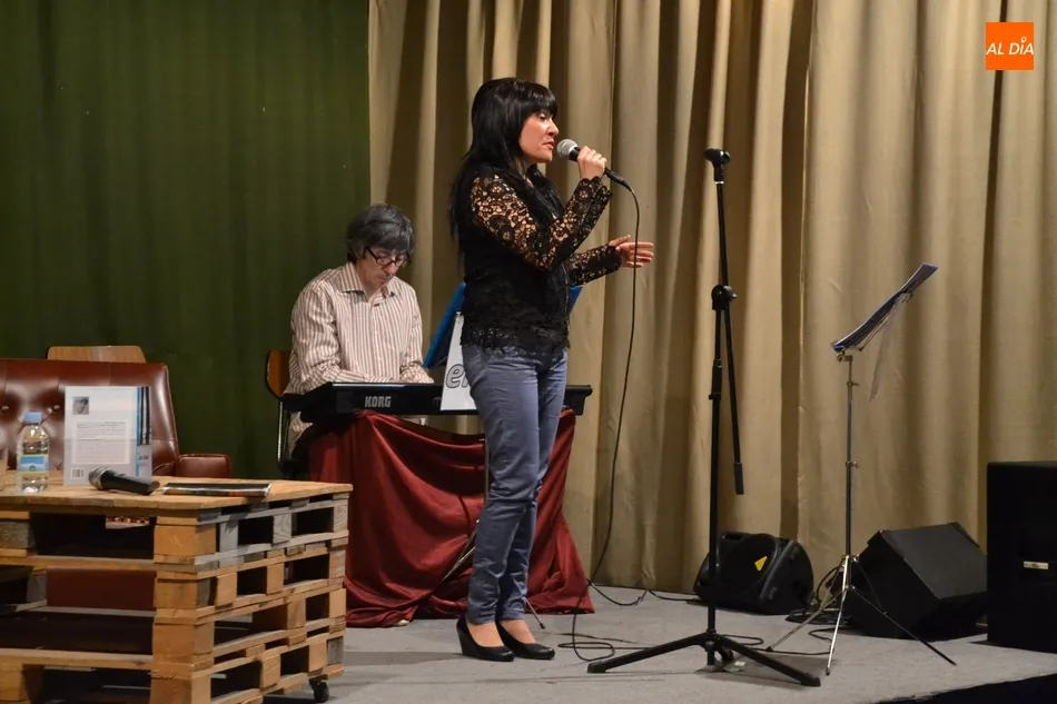 Foto 4 - V&iacute;ctor Esteban presenta su nuevo libro con la compa&ntilde;&iacute;a musical de En3Jazz  
