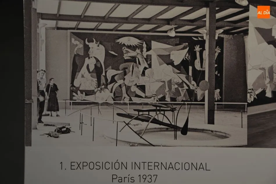 Foto 9 - Una exposici&oacute;n en la plaza de Anaya facilita un viaje a trav&eacute;s del Guernica de Picasso