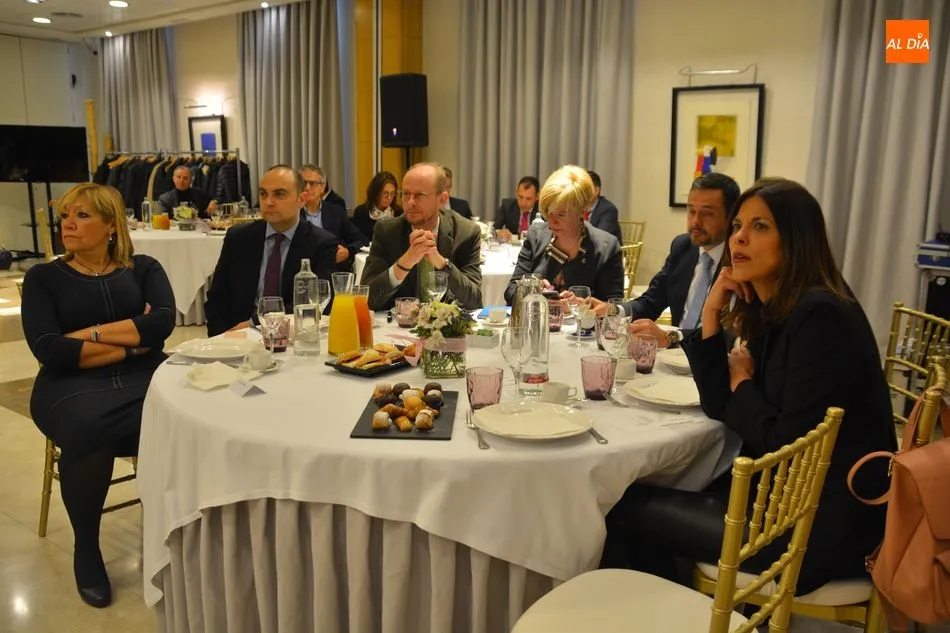 Foto 8 - La ministra de Industria destaca la reducci&oacute;n del d&eacute;ficit p&uacute;blico hasta &ldquo;el nivel m&aacute;s bajo de ...