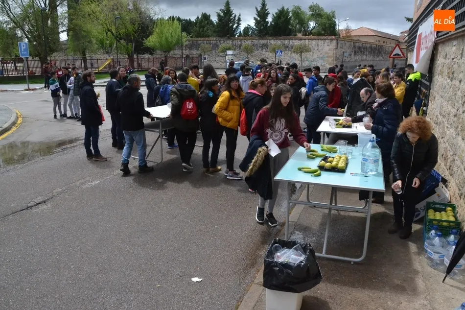 Foto 2 - El Colegio Mir&oacute;briga y el IES Fray Diego corren por las ni&ntilde;as de &Aacute;frica y Am&eacute;rica Latina  