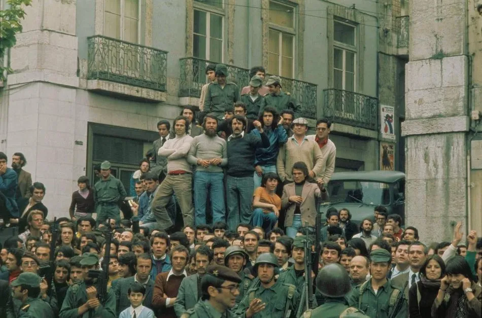Foto 4 - Canciones y claveles para un 25 de abril  