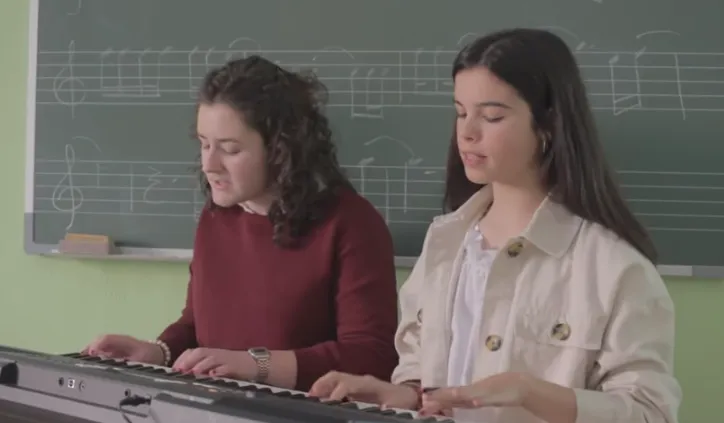 Dos alumnas de Misioneras-Santa Teresa luchan por estar en las semis del MusicAula School Festival  