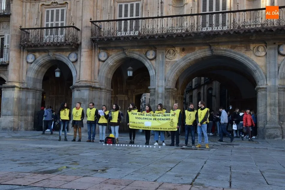 Foto 3 - Performance de Amnist&iacute;a Internacional para reclamar medidas contra la violencia de g&eacute;nero  