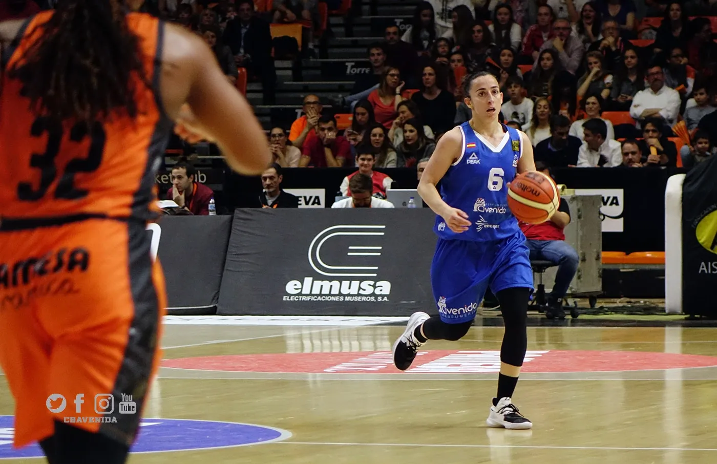 Foto 4 - El Perfumer&iacute;as Avenida pone el turbo ante el Valencia Basket y se cita con el Uni Girona en la...