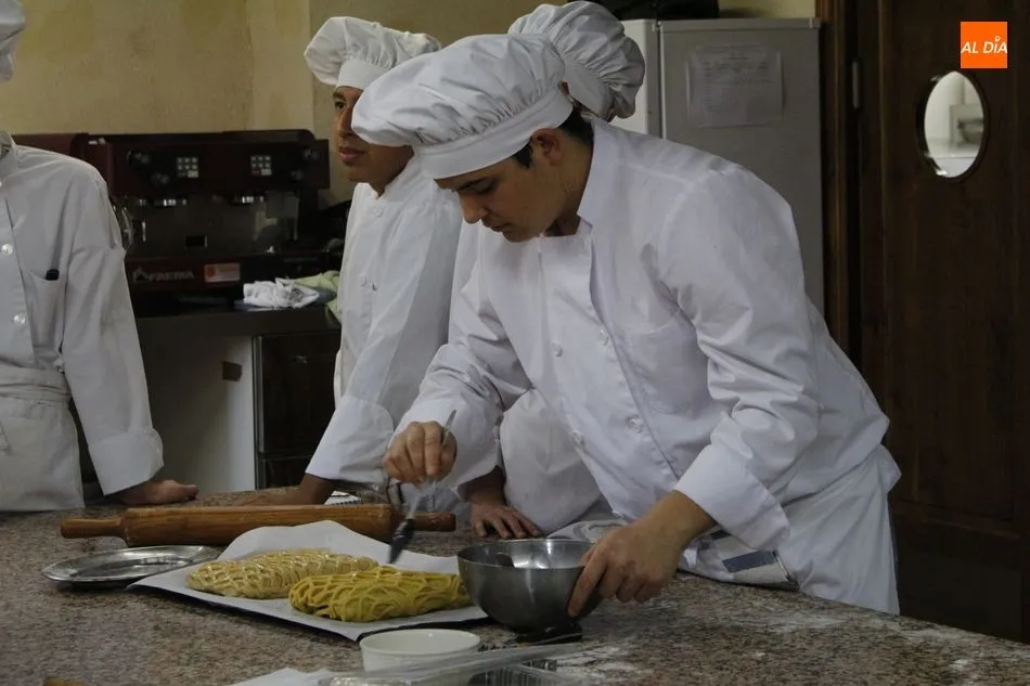 Foto 4 - Tegusta Salamanca sigue su promoci&oacute;n de productos locales con un taller de hornazo