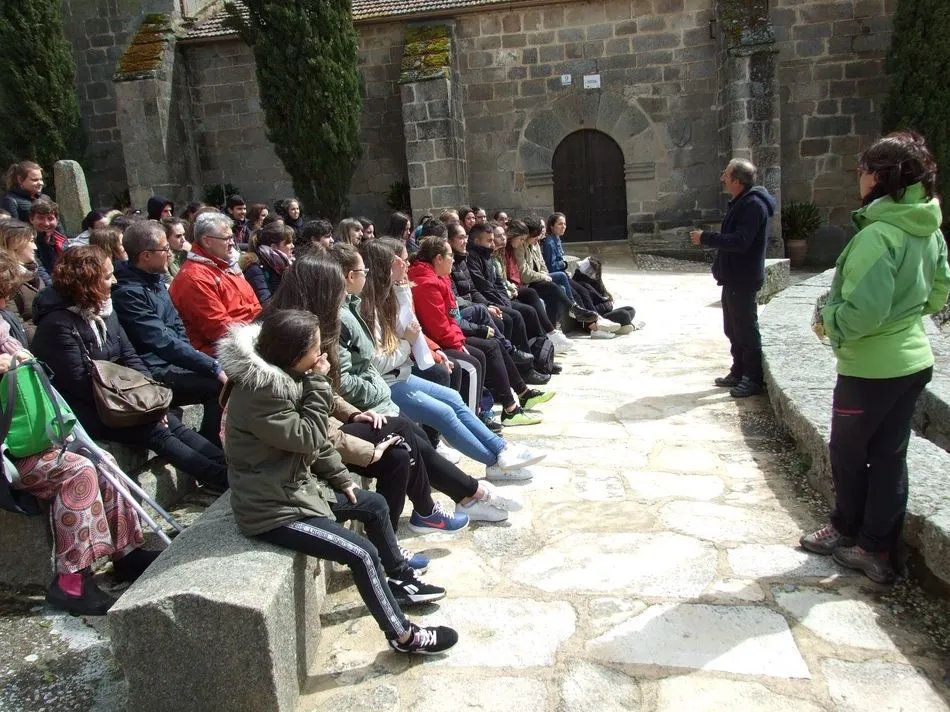 Foto 11 - Alumnos y profesores del IES Fernando de Rojas conocen el proyecto de atenci&oacute;n a personas mayores...