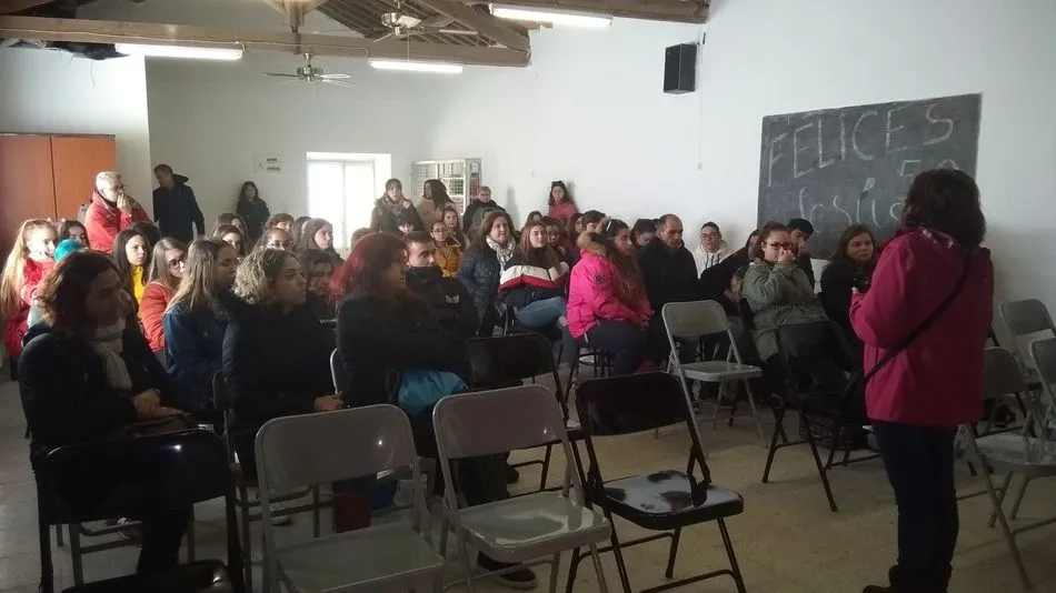 Foto 6 - Alumnos y profesores del IES Fernando de Rojas conocen el proyecto de atenci&oacute;n a personas mayores...