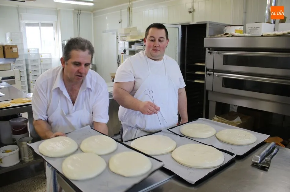 Foto 5 - Calidad artesana en los hornazos de Pasteler&iacute;as La Teresiana