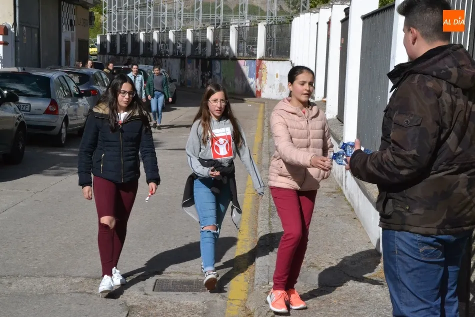 Foto 11 - Alumnos y profesores del IES Tierra acumulan un a&ntilde;o m&aacute;s &lsquo;Kil&oacute;metros de Solidaridad&rsquo;  
