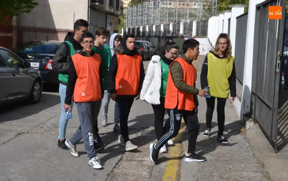 Foto 2 - Alumnos y profesores del IES Tierra acumulan un a&ntilde;o m&aacute;s &lsquo;Kil&oacute;metros de Solidaridad&rsquo;  