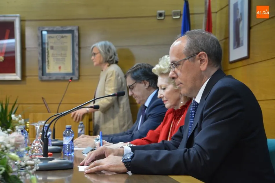 Foto 6 - Emotivo homenaje a Carmen S&aacute;nchez Macarro por su labor al frente del Colegio de Enfermer&iacute;a  