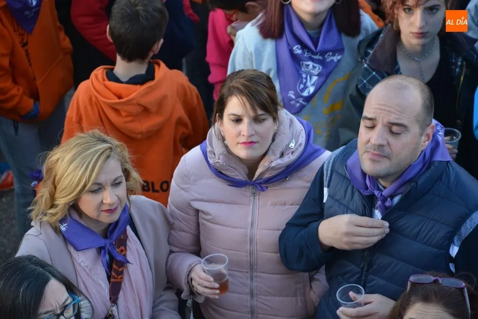 Foto 5 - El preg&oacute;n de la Pe&ntilde;a &lsquo;A Lo Loco&rsquo; da paso a un intenso fin de semana festivo en Do&ntilde;inos