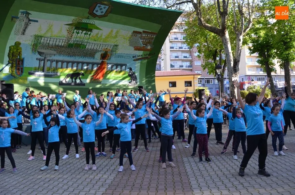 Foto 8 - Alumnos y profesores de la escuela de m&uacute;sica al ritmo de &lsquo;Stand by me&rsquo;  