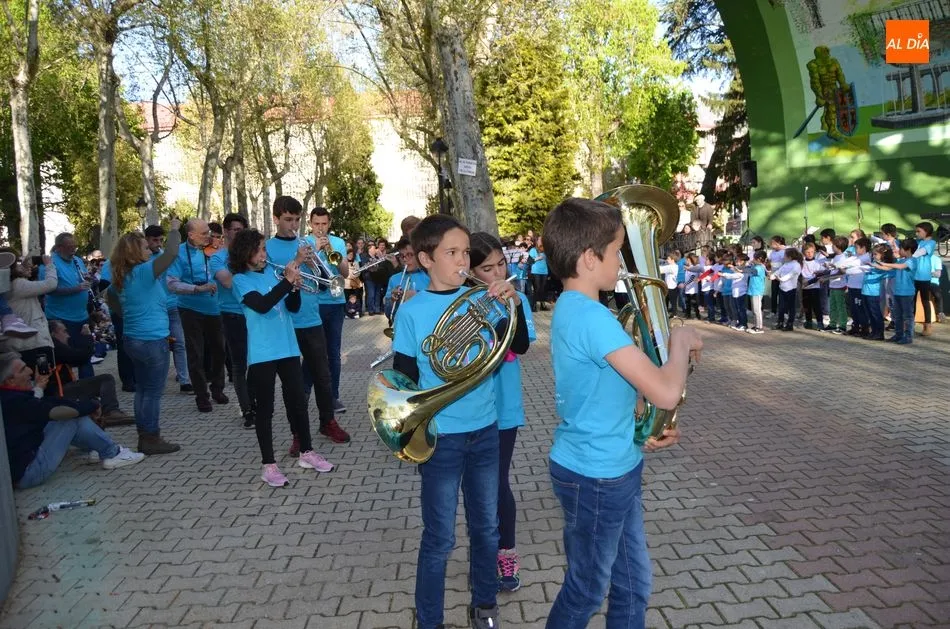 Foto 10 - Alumnos y profesores de la escuela de m&uacute;sica al ritmo de &lsquo;Stand by me&rsquo;  