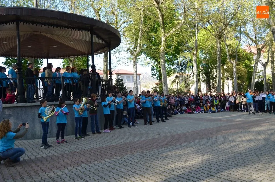 Foto 9 - Alumnos y profesores de la escuela de m&uacute;sica al ritmo de &lsquo;Stand by me&rsquo;  