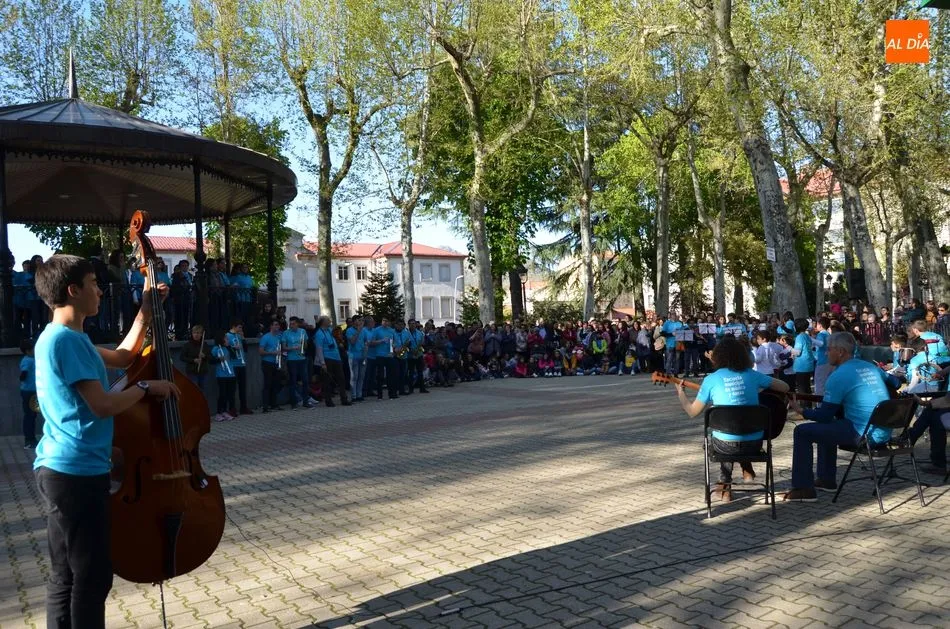 Foto 7 - Alumnos y profesores de la escuela de m&uacute;sica al ritmo de &lsquo;Stand by me&rsquo;  