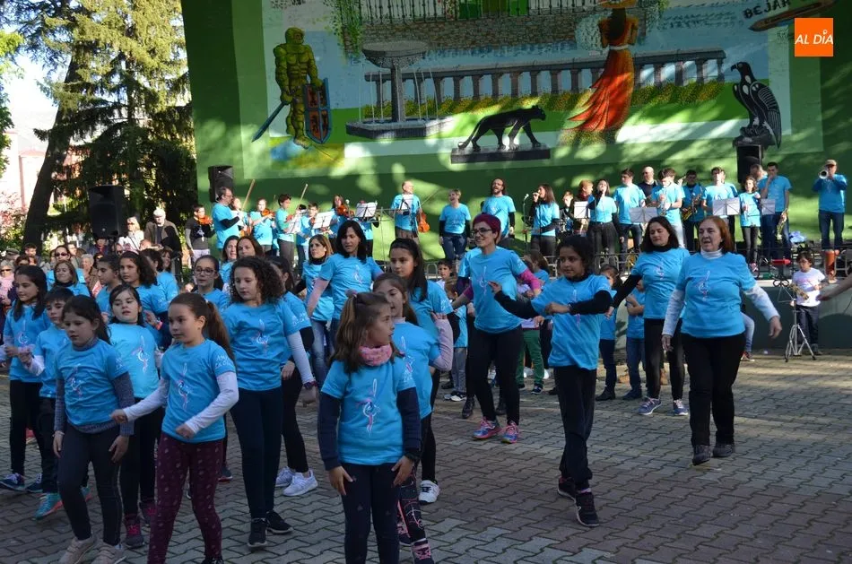 Foto 6 - Alumnos y profesores de la escuela de m&uacute;sica al ritmo de &lsquo;Stand by me&rsquo;  