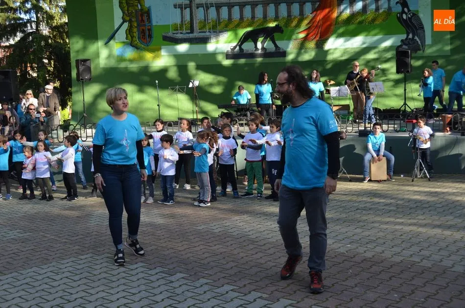 Foto 5 - Alumnos y profesores de la escuela de m&uacute;sica al ritmo de &lsquo;Stand by me&rsquo;  