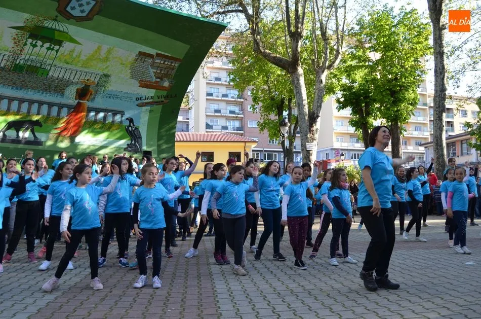 Foto 2 - Alumnos y profesores de la escuela de m&uacute;sica al ritmo de &lsquo;Stand by me&rsquo;  