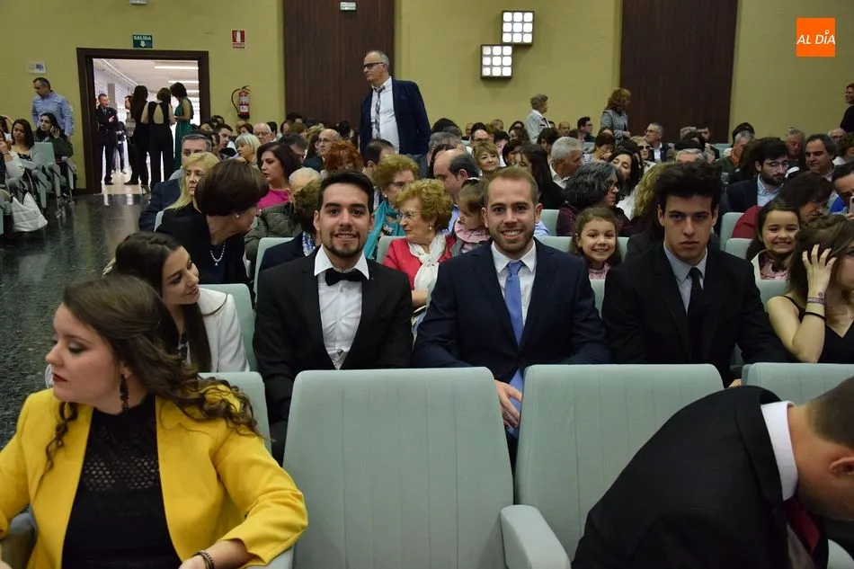 Foto 7 - Las graduaciones de este curso comienzan con los alumnos de Qu&iacute;micas 2015-2019