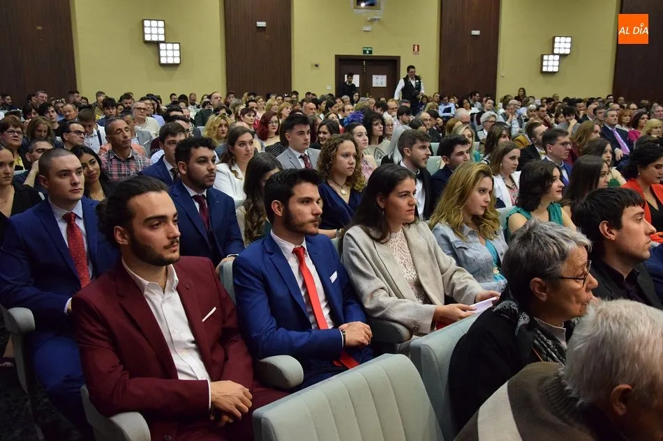 Foto 3 - Las graduaciones de este curso comienzan con los alumnos de Qu&iacute;micas 2015-2019