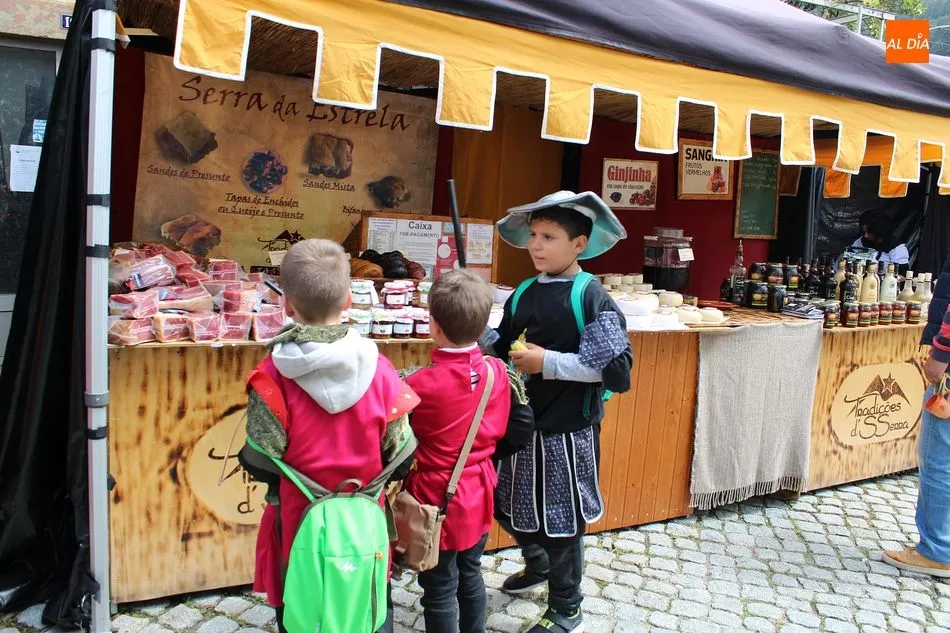 Foto 10 - La Feria Medieval de Moncorvo 2019 arranca con la participaci&oacute;n de alumnos de Vitigudino y...